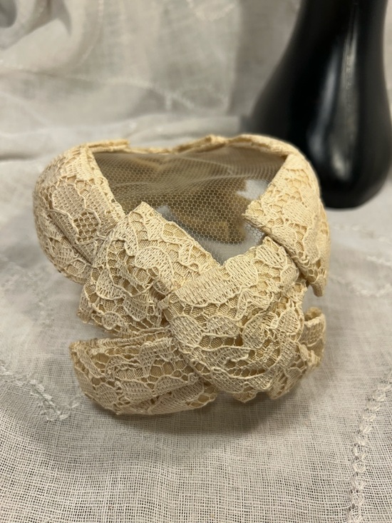 Vintage lace headpiece halo piece main image 4